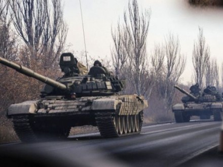 Разведка: Россия перебросила танки и другую военную технику в Новоазовск