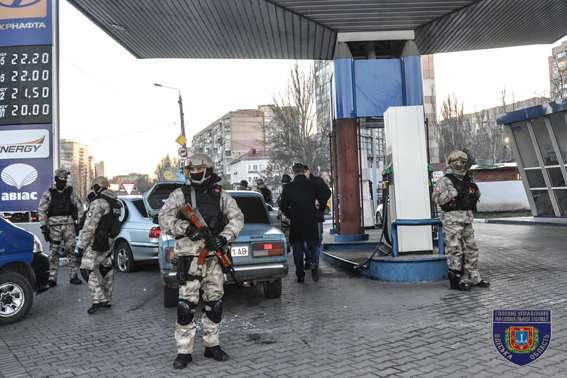 Новое ЧП с полицией: в Одессе банда злоумышленников пыталась "задавить" патруль, жуткие кадры перестрелки появились в Сети