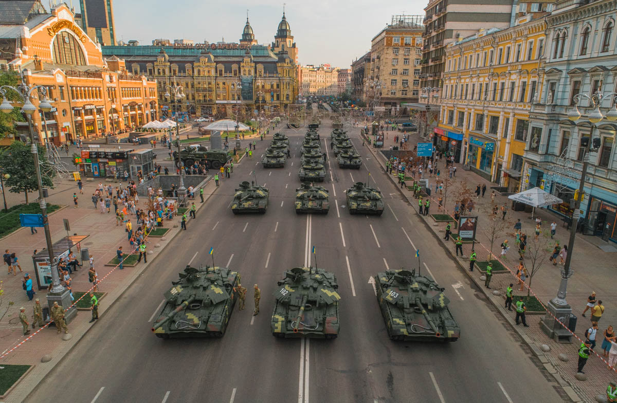 ​Такого Киев еще не видел: в Сети появились зрелищные кадры репетиции военного парада на Крещатике