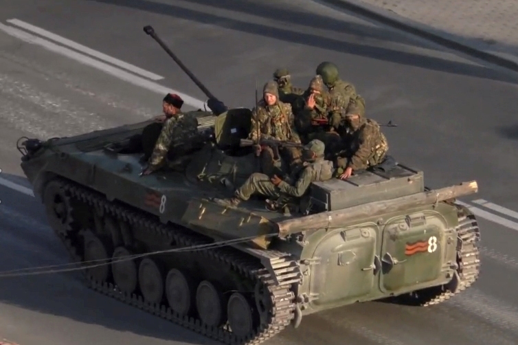 ​В Луганск прибыли 25 единиц техники и 250 человек личного состава боевиков, - «ИС»