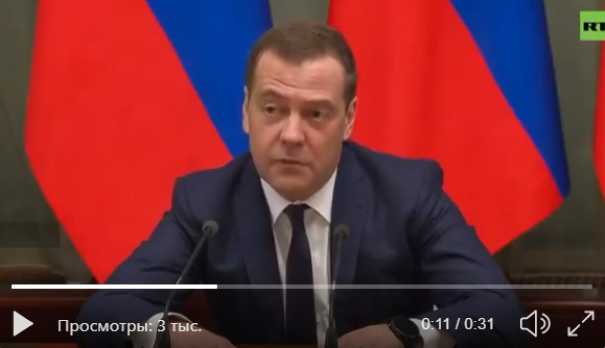 Видео отставки Медведева в прямом эфире: в поведении замечена странная деталь