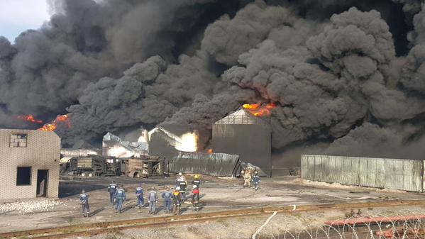 Официально: в ходе тушения пожара на нефтебазе под Киевом погибло 3 спасателя