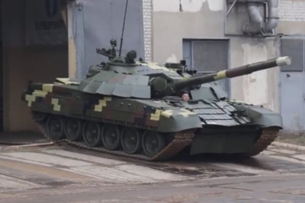 Модернизированный танк Т-72 для ВСУ на водных испытаниях показал класс, кадры