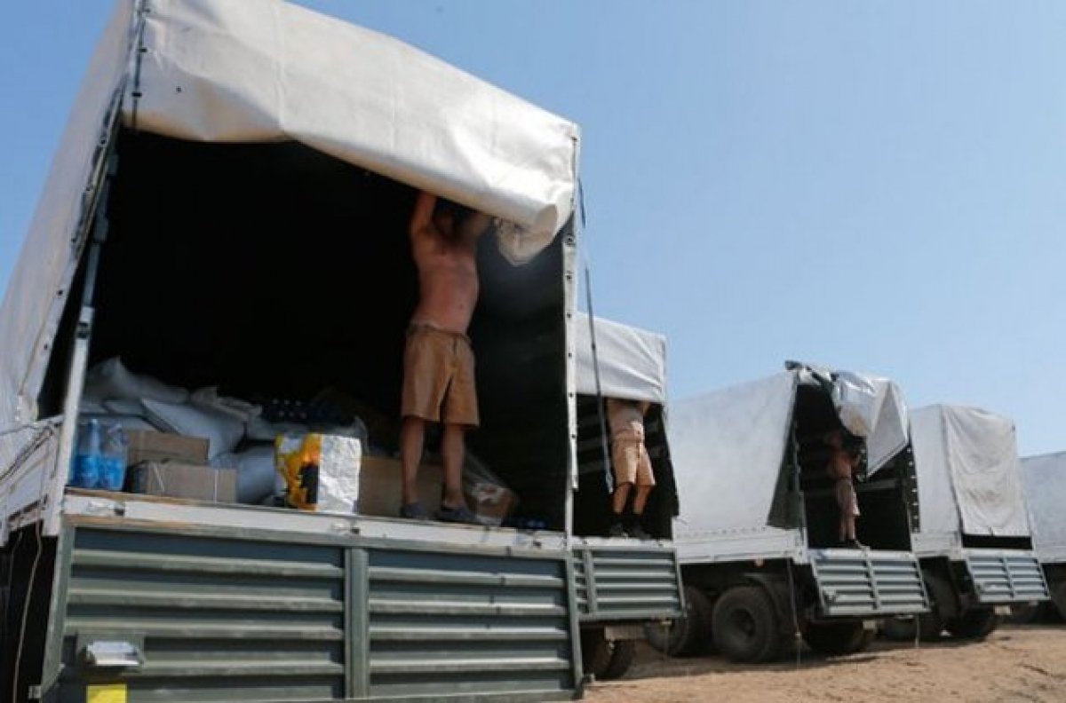 Россия перебрасывает в "Л/ДНР" десятки грузовиков с таинственным грузом
