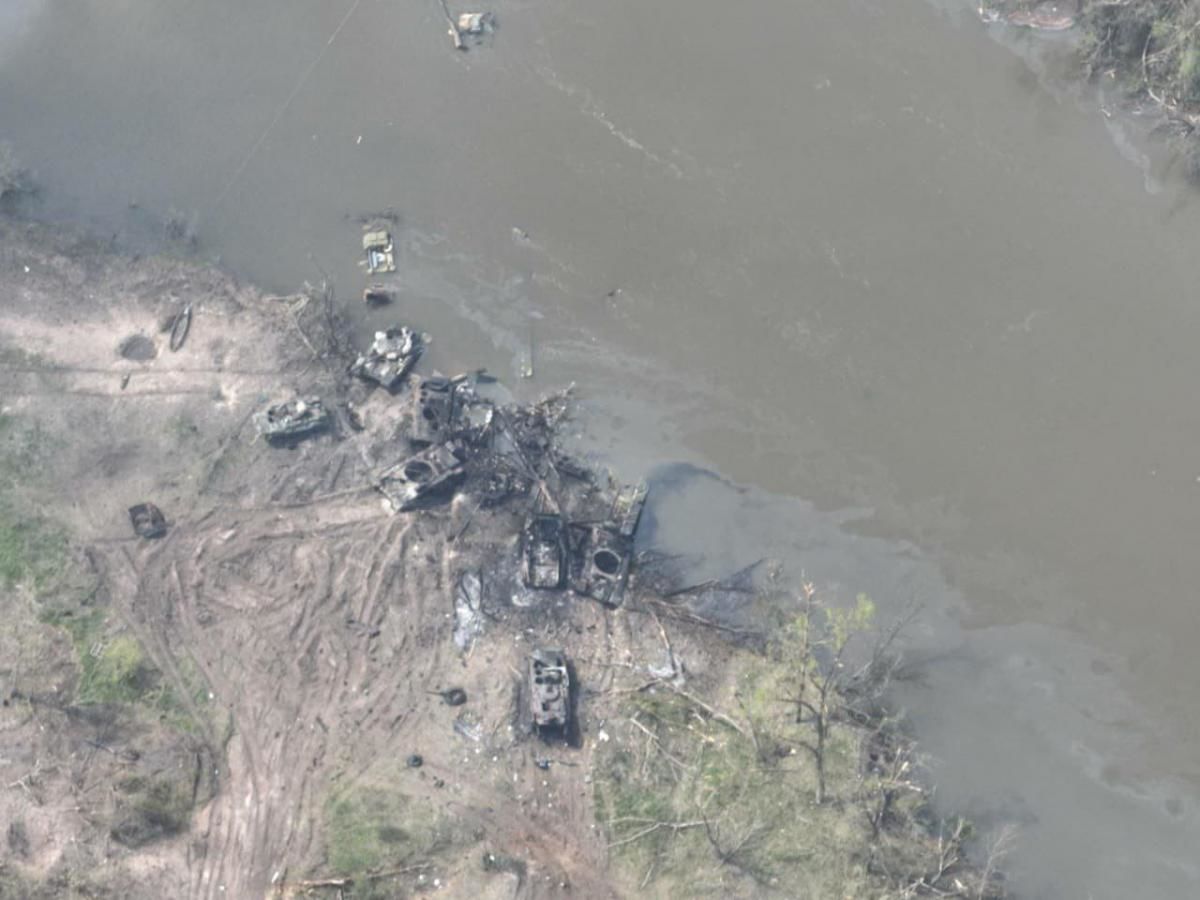 ​ВСУ уничтожили сразу два понтонных моста через Северский Донец, опубликованы спутниковые снимки