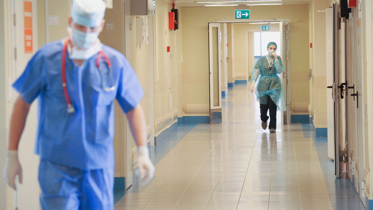 В Ивано-Франковске больницы "забиты" пациентами с коронавирусом: власти нашли решение 