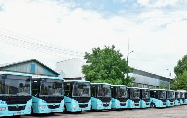 Забастовка водителей в Чернигове: автобусы и троллейбусы не вышли на маршруты из-за конфликта "на верхах"
