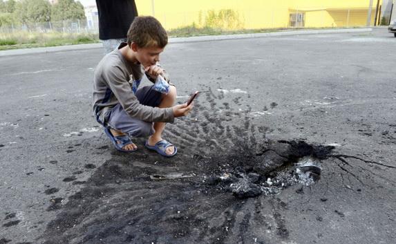 В Донецке слышны мощные взрывы и залпы, - мэрия