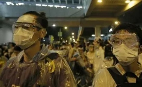 Демонстранты Гонконга ночуют под открытым небом, в школах города отменены занятия
