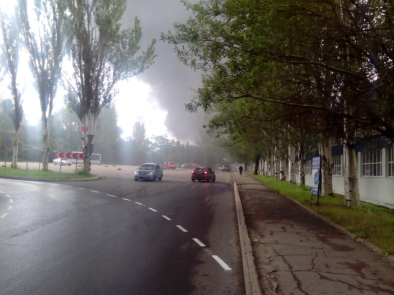 В районе стадиона "Шахтер" в Донецке начался пожар