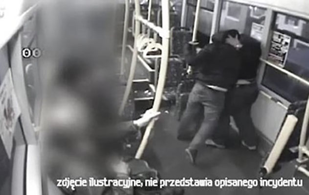 В общественном транспорте Польши безжалостно избили украинца - кадры