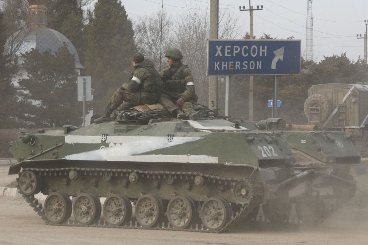 Путин гонит колоссальное количество войск в херсонский “котел" - силы врага на Донбассе ослаблены