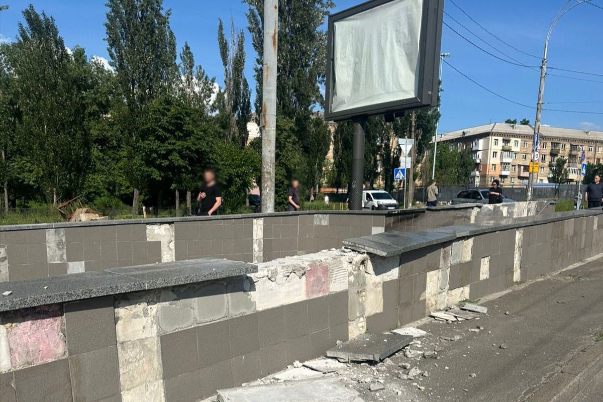 ДТП в Киеве: глава общины баптистов на Mercedes влетел в подземный переход, 4 погибших