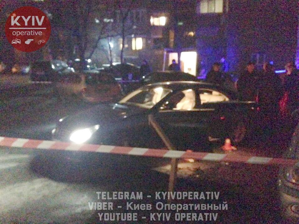 Стрельба в Киеве: неизвестные расстреляли автомобиль. Водитель погиб на месте