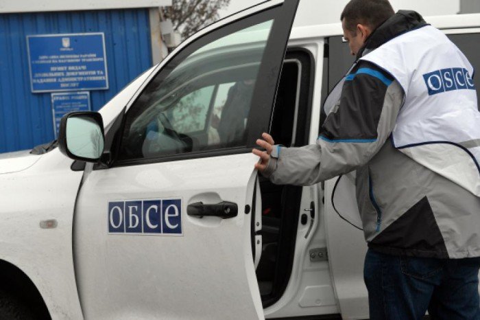 Террористы "ЛНР" что-то замышляют: возле оккупированного Луганска замечены секретные военные грузовики, но наблюдателям ОБСЕ запретили к ним приближаться