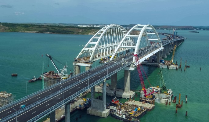 Расширяют "полномочия": Госдума РФ приняла новый закон для "защиты" Крымского моста от иностранных кораблей
