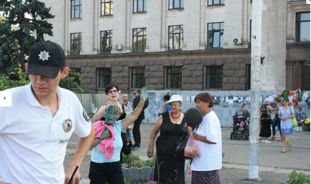 Слет сепаратистов в Одессе: патриоты Украины быстро разогнали поклонников Кобзона и Захарченко зеленкой - кадры