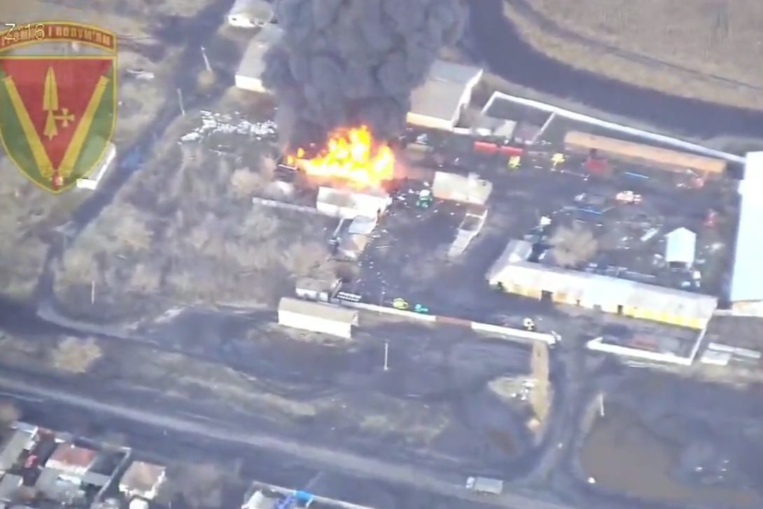 ЗСУ спалили під Сватове ангар з технікою та склад армії РФ: епічні моменти знімав на відео дрон