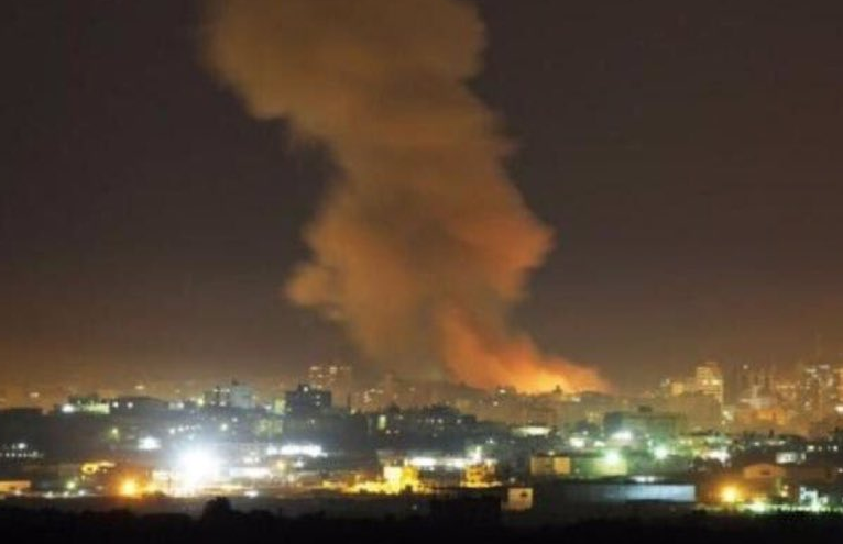 Израиль нанес авиаудары по пророссийским силам в Сирии: уничтожены С-300, горят склады, танки и бронетехника