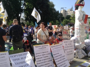 Финансовый Майдан в Киеве: активисты заблокировали выходы из Верховной Рады