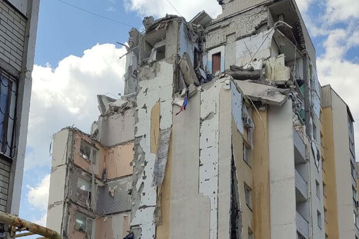 В российском Саратове прогремел взрыв в многоэтажке, обрушился подъезд, есть погибшие – появилось видео