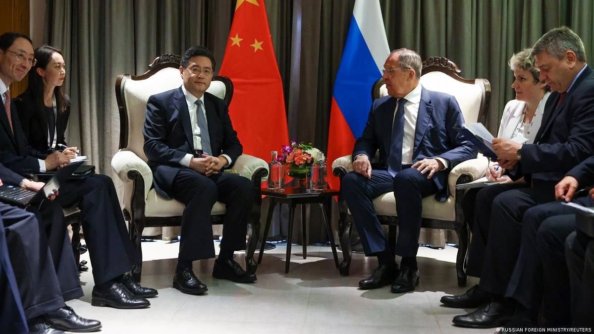 МЗС Китаю провело зустріч із Лавровим щодо мирних переговорів з Україною: у РФ озвучили деталі