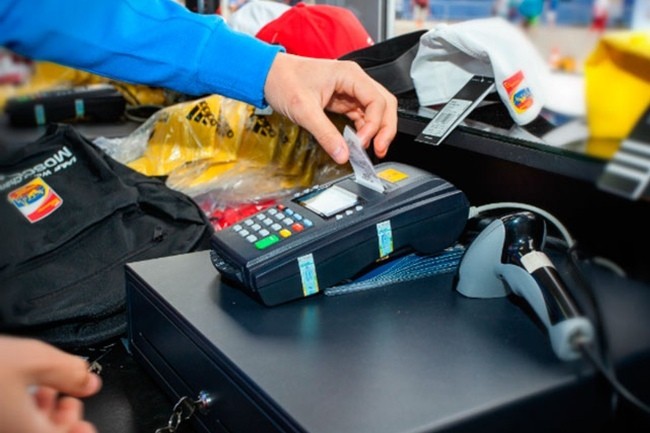 Кассовый коллапс в России охватил 20 тысяч человек: сбои в работе кассовых аппаратов парализовали работу магазинов по всей стране