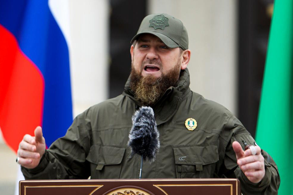 ​"Эй, тиктокер, как тебе такое?" - в Украине потроллили Кадырова за ролик о Зеленском