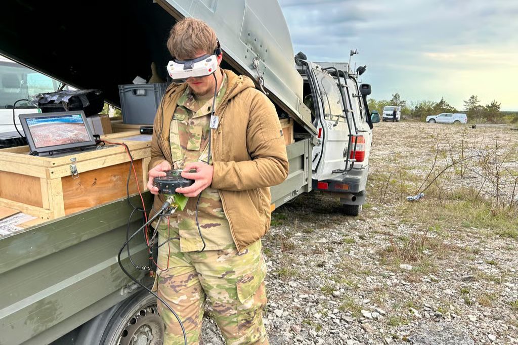 ​17 украинцев с дронами трижды "разгромили" шведский танковый штурм на учениях НАТО – Politico