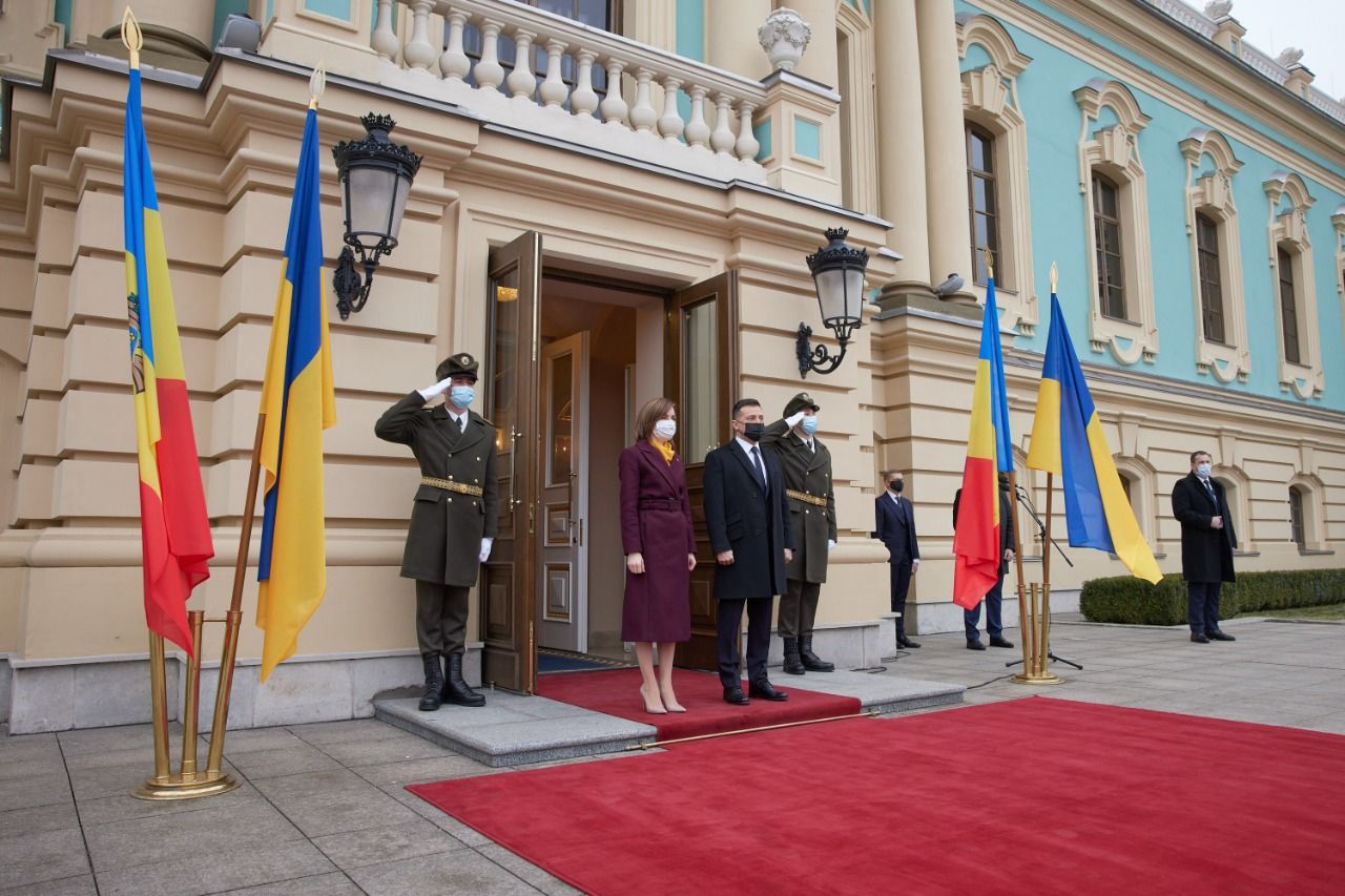 Зеленский встретился с Санду в центре Киева: президент Молдовы выкрикнула "Слава Украине!" – первые кадры
