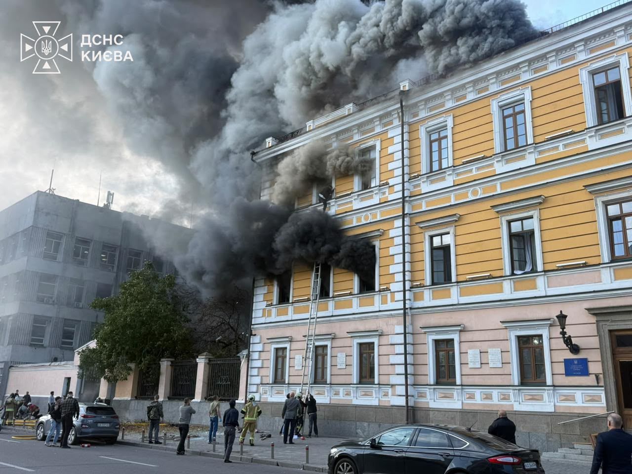 РФ ударила по Академии наук и гражданским объектам в Киеве и области, Днепре и на Донбассе – известны последствия