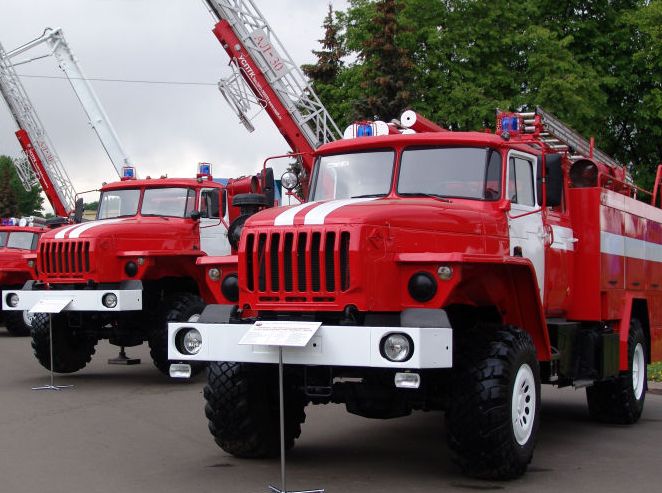 В Ужгороде перевернулась пожарная машина