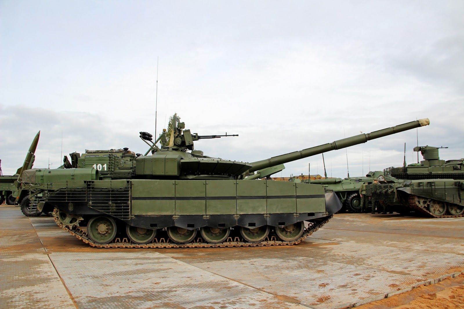 ​На Харьковщине ВСУ захватили 6 новейших российских танков – Бутусов выложил кадры в Сеть