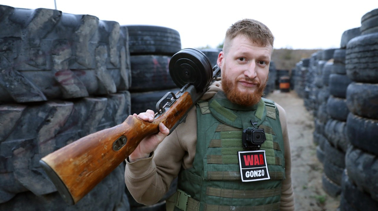 В Минске пропал российский пропагандист Семен Пегов: на видео сторонника "ДНР" за руки волочит белорусский ОМОН