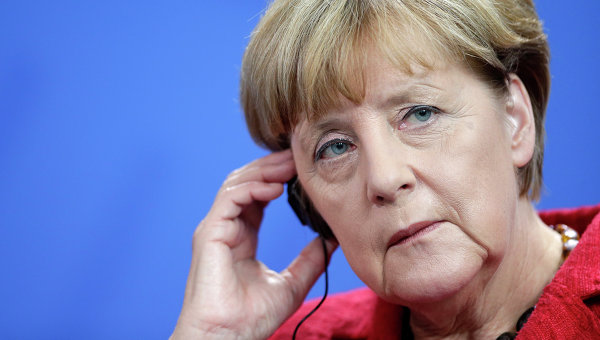 Меркель заявила о продолжении работы "нормандской четверки" над выполнением Минска-2