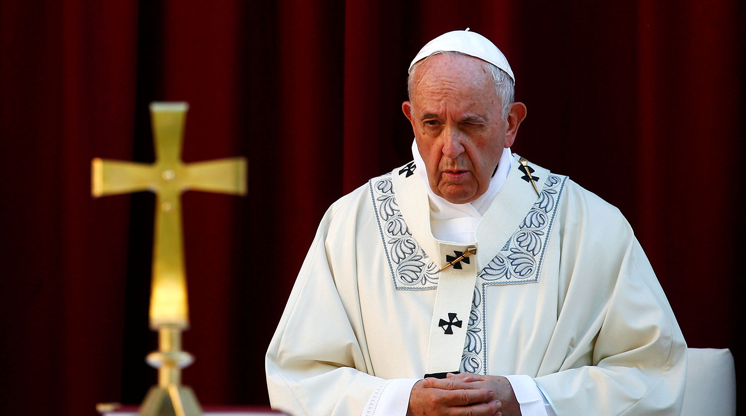 Источник: У Папы Римского может быть "коронавирус", в Ватикане к нему даже никто не приближается - детали
