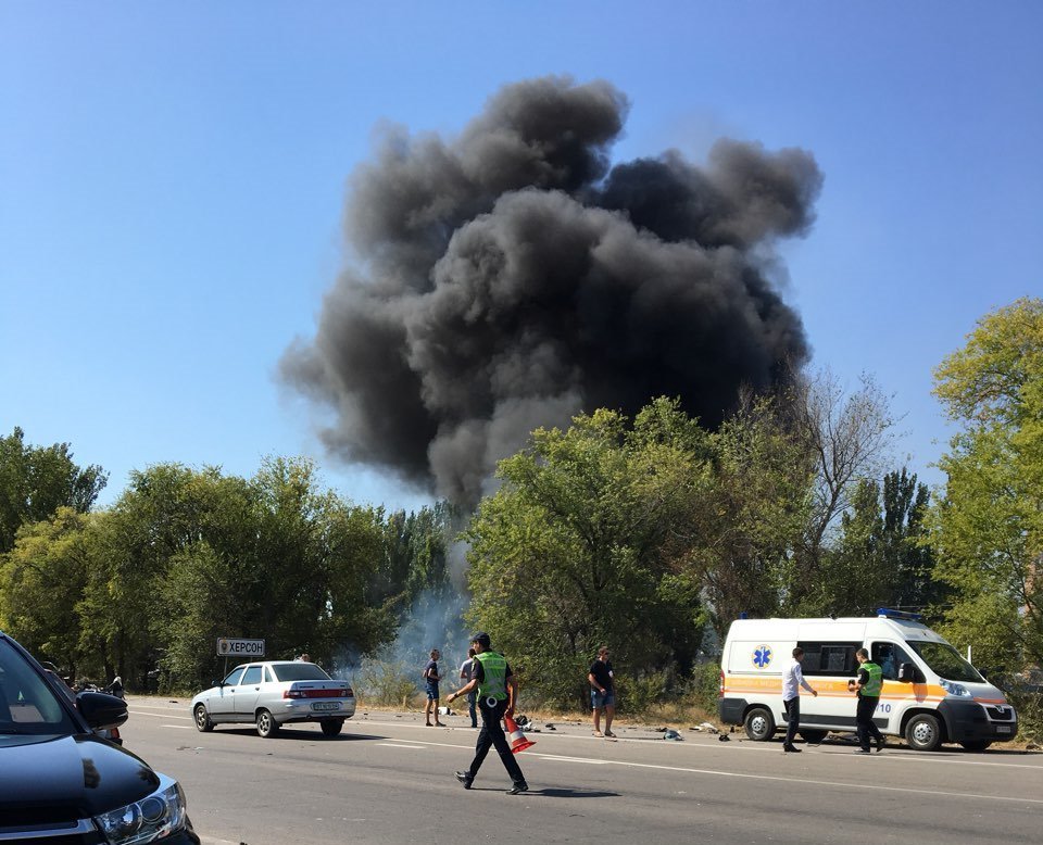 Во время тест-драйва в Херсоне погибли три человека, авто разлетелось на части - кадры