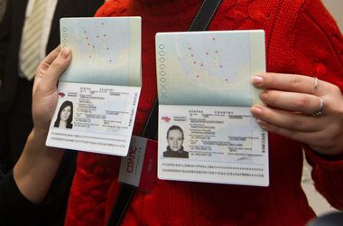 В Украине через месяц начнут выдавать биометрические паспорта
