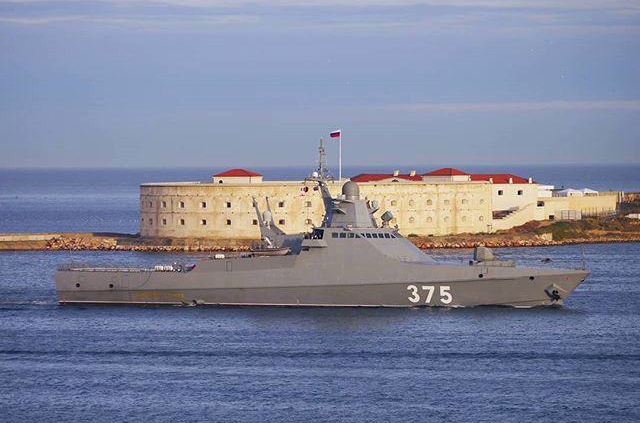 ​Ситуация готова всполыхнуть: РФ пригнала в Крым еще не прошедший испытания корабль "Константин Рогачев"
