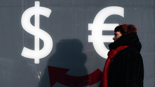 Референдум в Греции обвалил евро по отношению к доллару