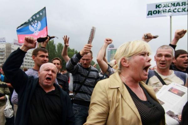 ​"Вы же по кабакам на кофе больше тратите, дайте зарплаты", - в Горловке назрели "голодные бунты"