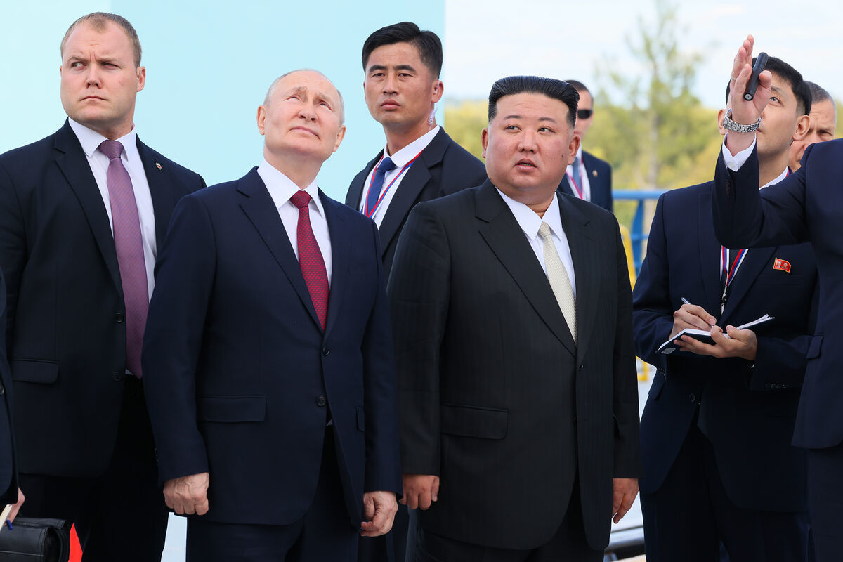 Путин снова ищет помощи Ким Чен Ына: Bloomberg раскрыл подробности просьбы Кремля