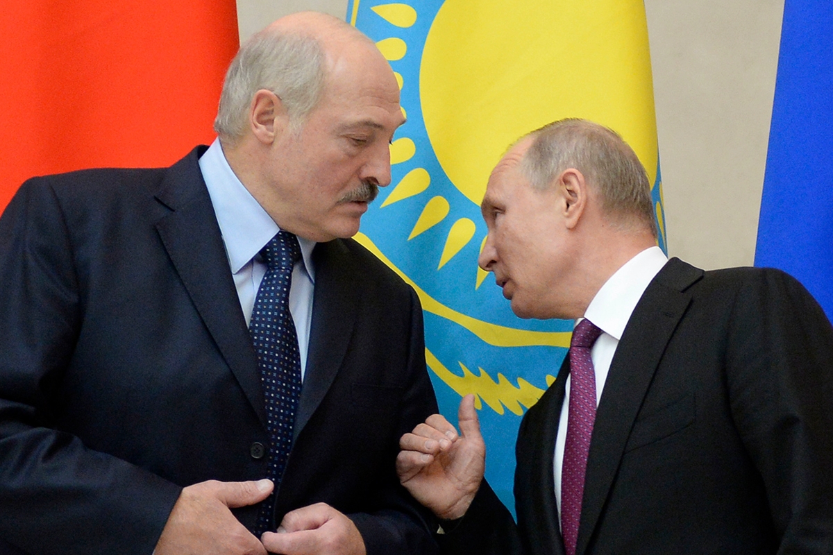 ​Лукашенко раскрыл подробности разговора с Путиным: "Мы с тобой останемся вдвоем, нас будут давить"