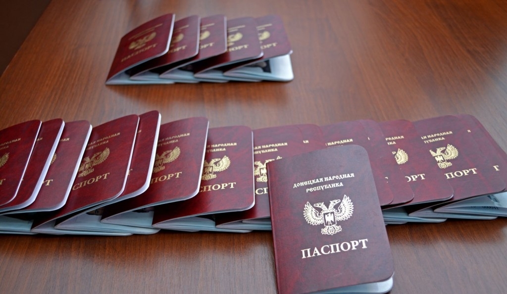 В отличие от Путина банки России признают только паспорта Украины - людям с "паспортами" "ЛДНР" категорично указывают на дверь - СМИ