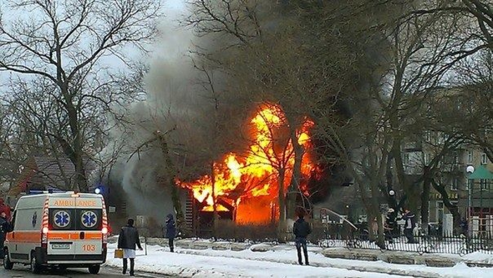 СМИ: в кафе Лисичанска прогремел взрыв, есть раненые