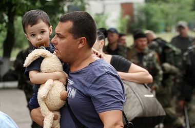 Россия приняла еще 817 украинских беженцев за последние сутки