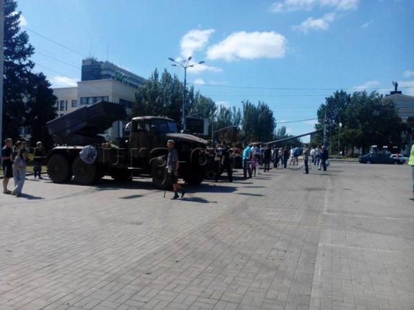 В Донецке проходит репетиция Парада Победы: центр города перекрыт