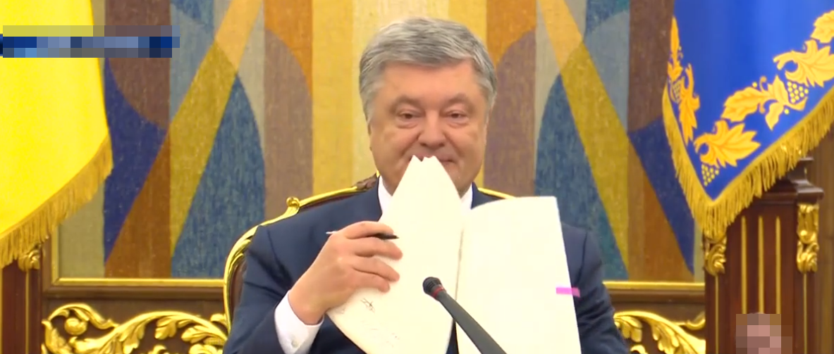 Порошенко подписал исторический закон про украинский язык