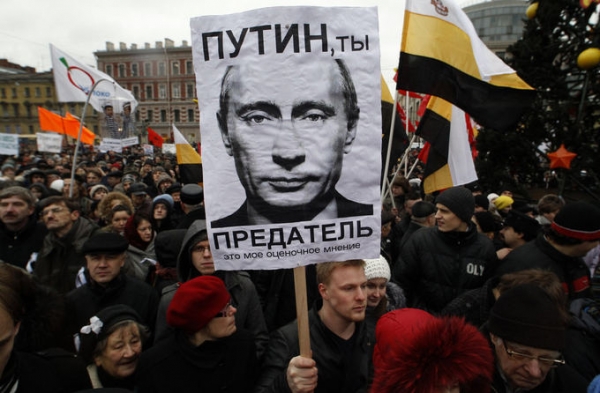 Путин нанес россиянам удар в спину: Кремль напуган угрозой крупного бунта в РФ и готовит решение