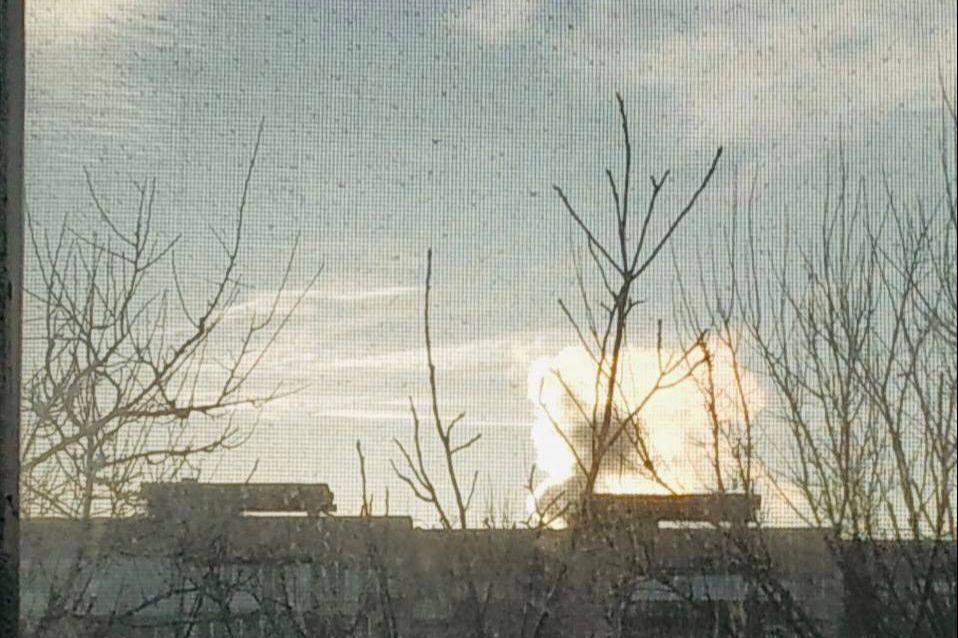 ​В Бердянске прилеты: очевидцы сообщают о взрывах в центре и порту, у ВС РФ тревога